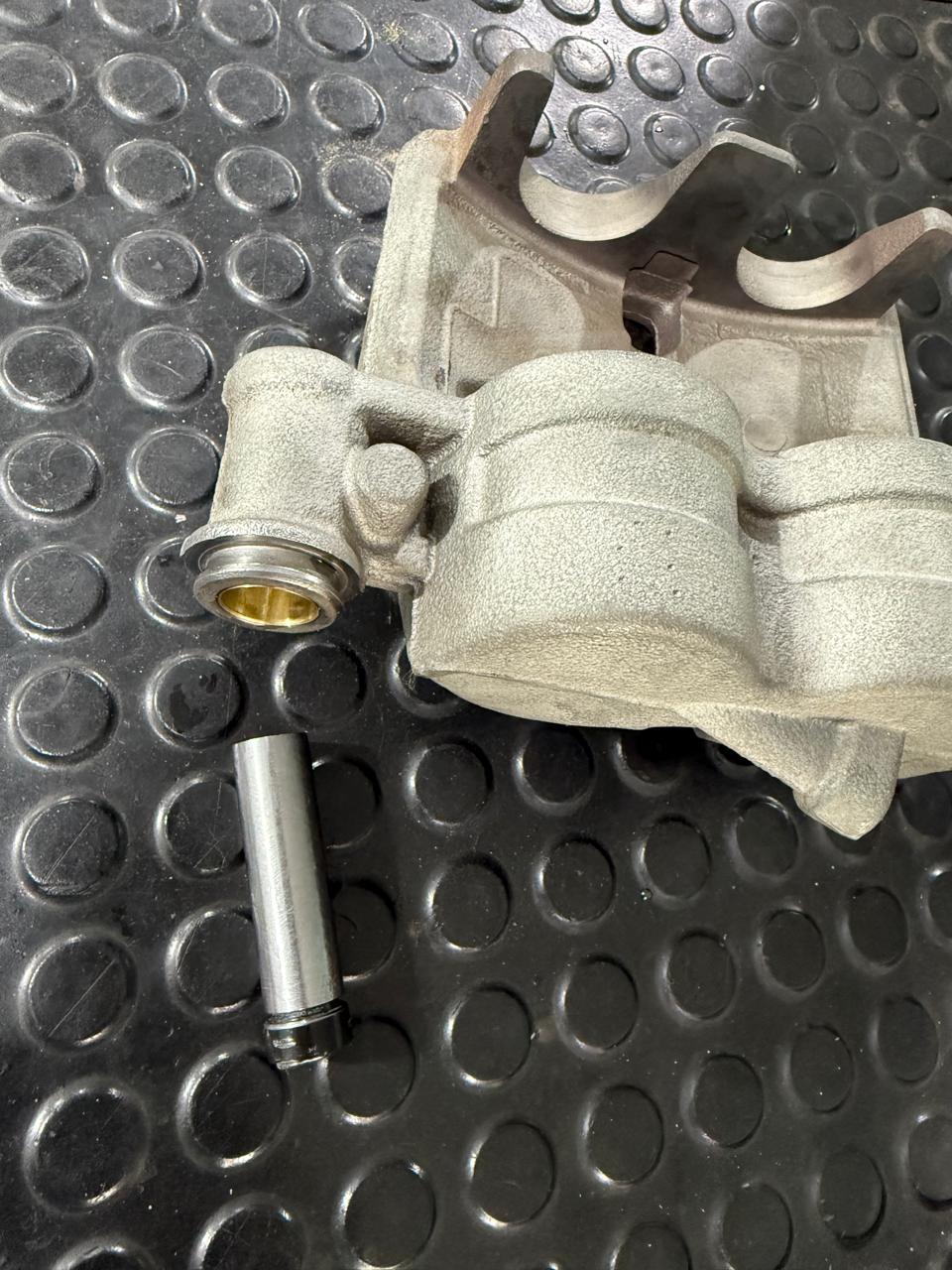 Pinça de freio com pino guia e bucha de bronze